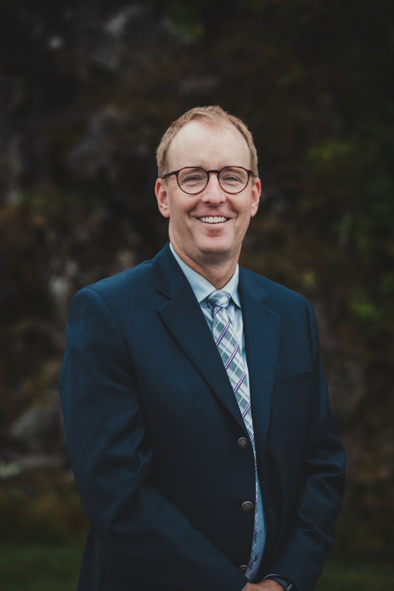 Portrait of Dr. Darren Kerr